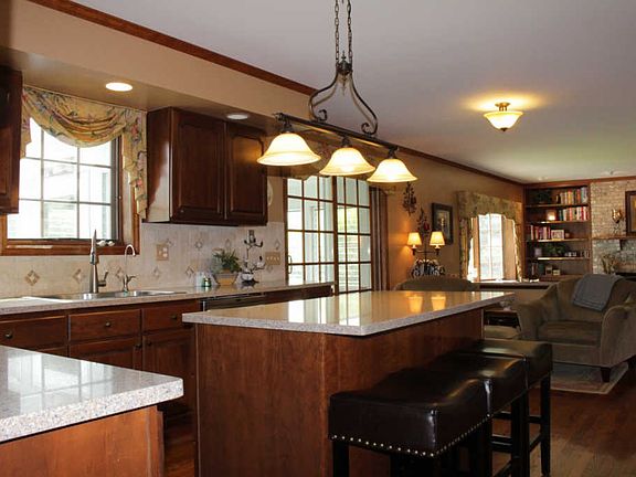 3rd image of 6220 Whiteoak Dr