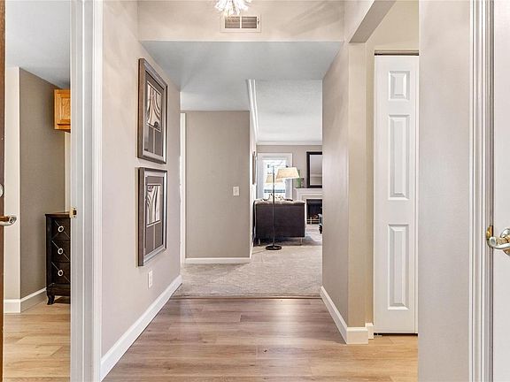 2nd image of 514 Coeur De Royale Dr APT 401