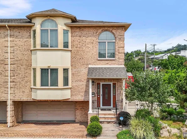 231B E Harriet Ave #B, Palisades Park, NJ 07650