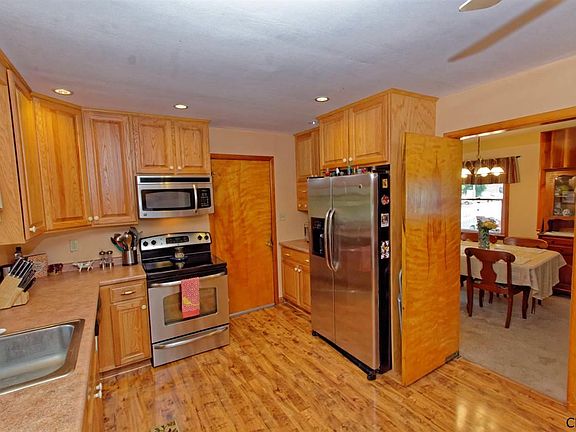 5th image of 1053 Hudson Ave