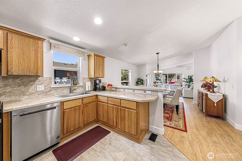 4th image of 6350 Portal Way #20