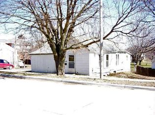 205 S 6th St, Savannah, MO 64485