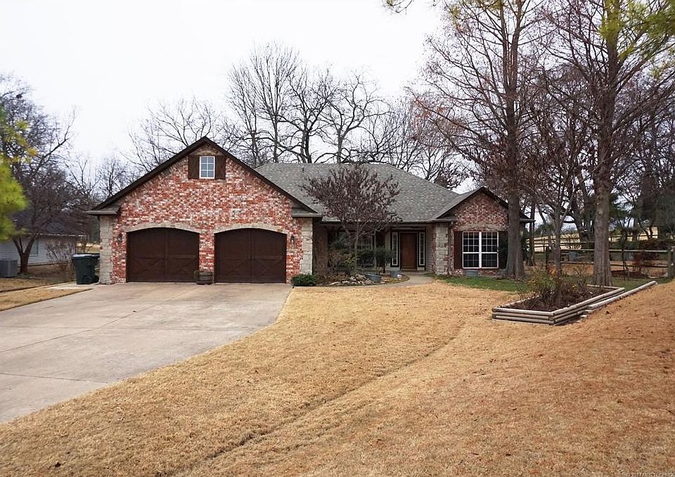 1st image of 2710 Parkwood Ct