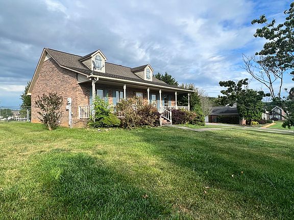 5th image of 2800 Wisteria Dr