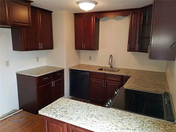 3rd image of 1260 Pine Hill Ln