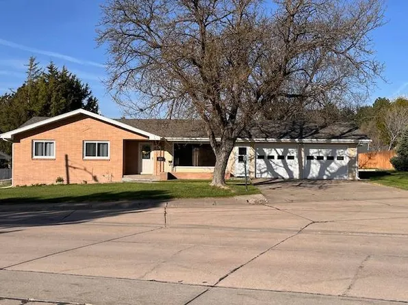 402 Parkhill Dr, Ogallala, NE 69153
