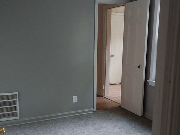 3rd image of 2091 N Green Rd