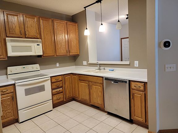 3rd image of 1827 111th Ave NE