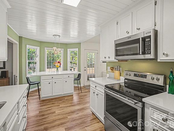 3rd image of 137 Chambwood Ln