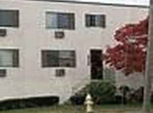 737 Cove Rd #2B, Stamford, CT 06902