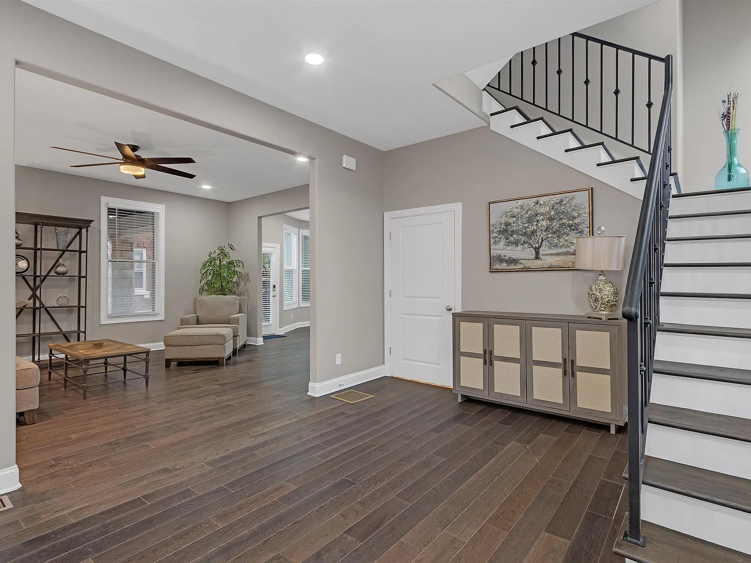 4 bed, 4.5 bath, 4000 sqft, $875 — Photo 3