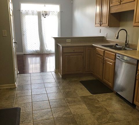 5th image of 2259 Colfax Ln