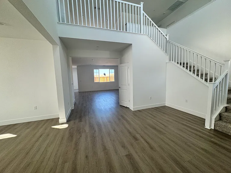7910 Lamplight Dr — Photo 6