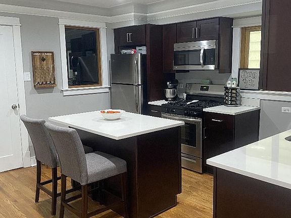 2nd image of 2538 W Ainslie St #1