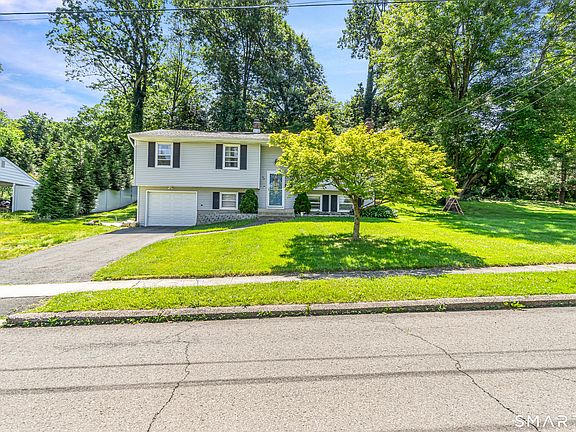 3rd image of 40 Bayberry Drive