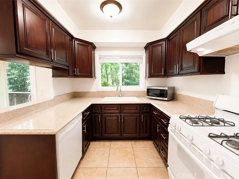 231 S Catalina Ave #6 — Photo 8