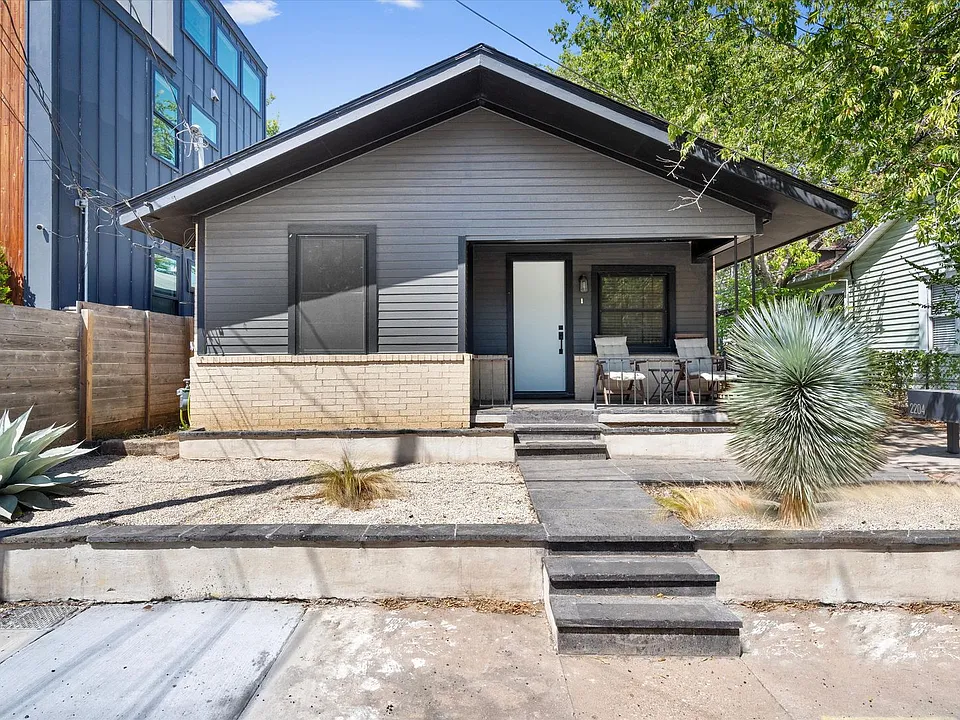 2204 Santa Rita St