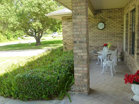 4th image of 13 Pine Glen Dr