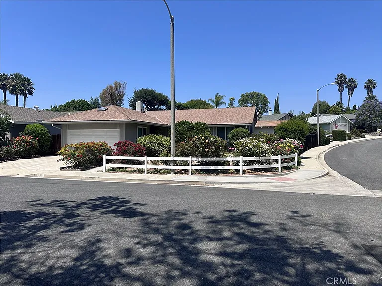 635 Flaming Star Ave — Photo 2