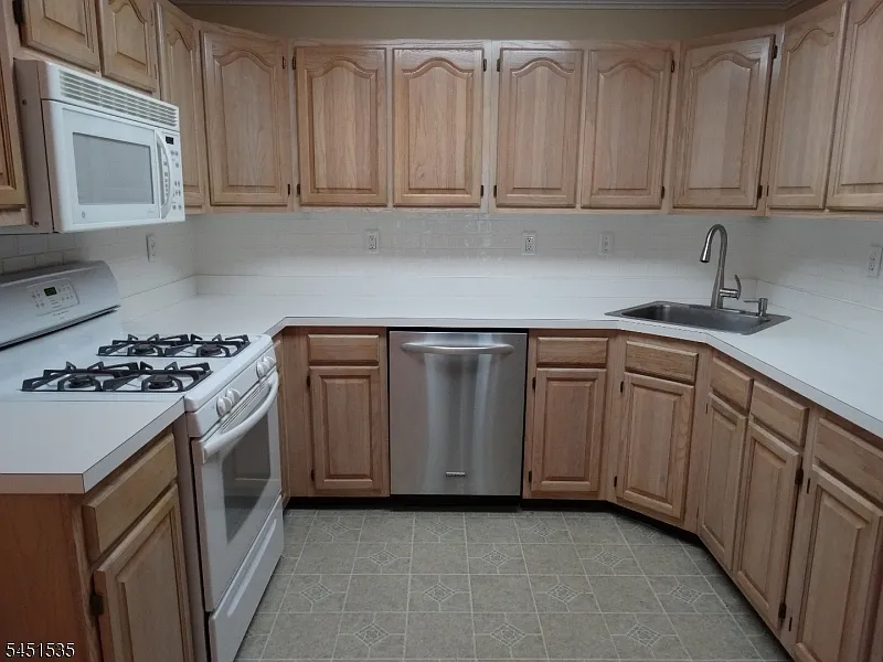2 bed, 2.0 bath, $2,500 — Photo 4
