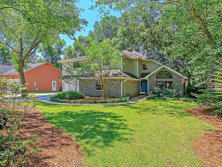 2055 Prospect Hill Dr — Photo 1
