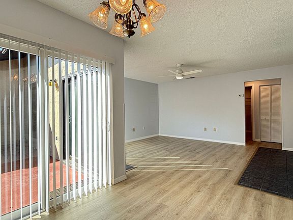 4th image of 555 Hunter Cir
