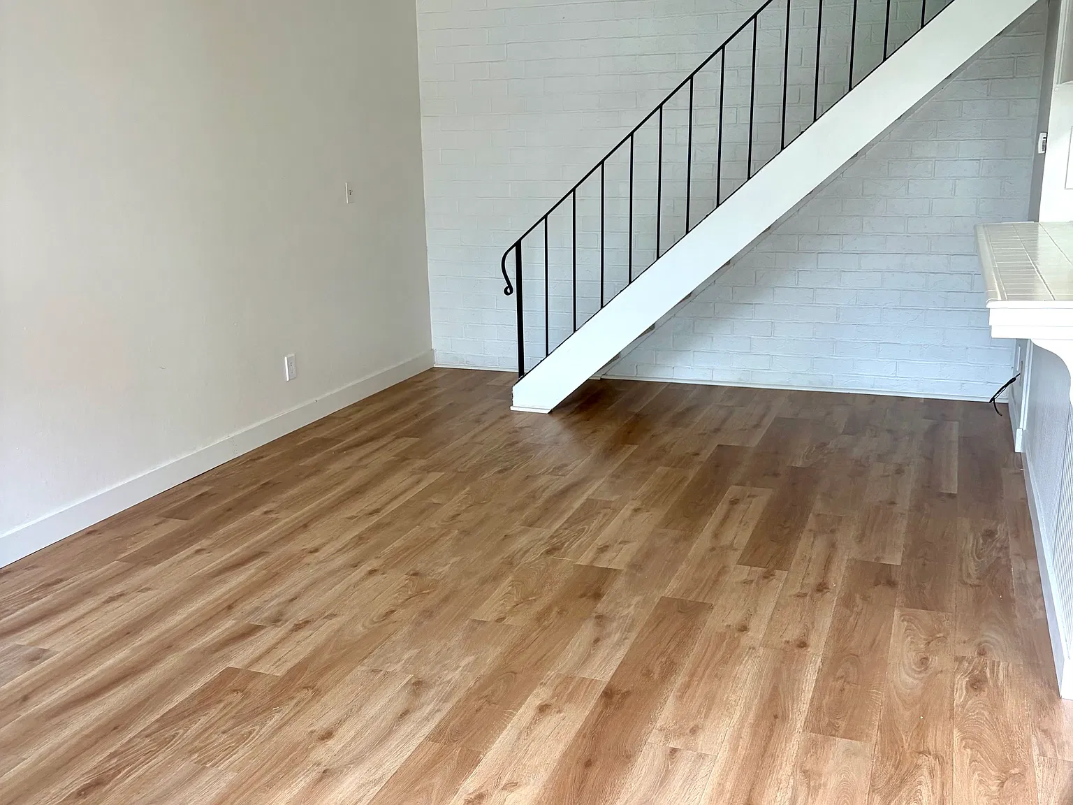 2 bed, 890 sqft, $2,995 — Photo 4