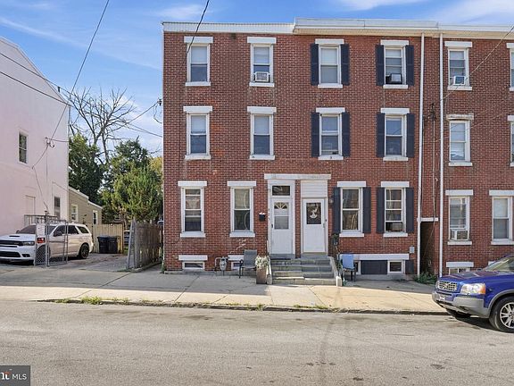 3rd image of 825 George St