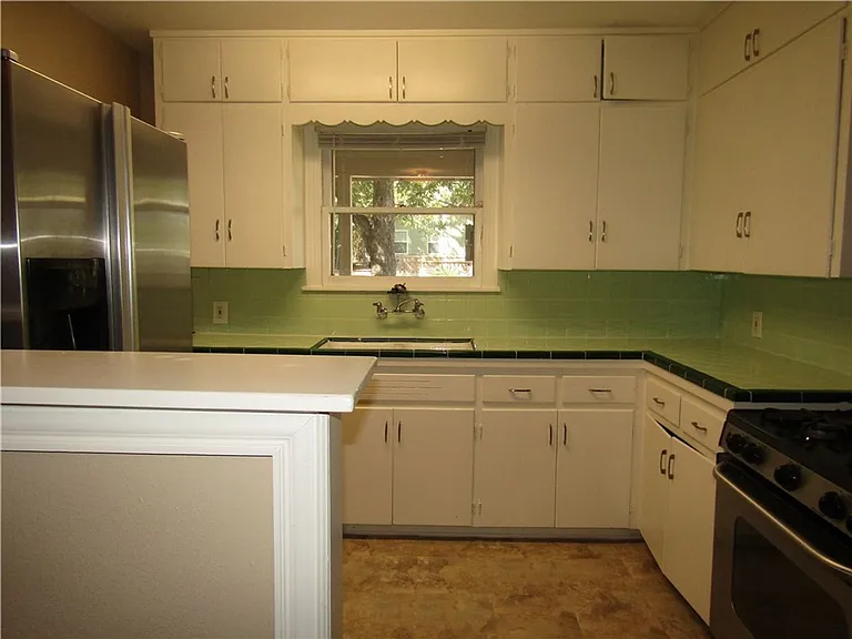 3715 Hollywood Ave — Photo 10