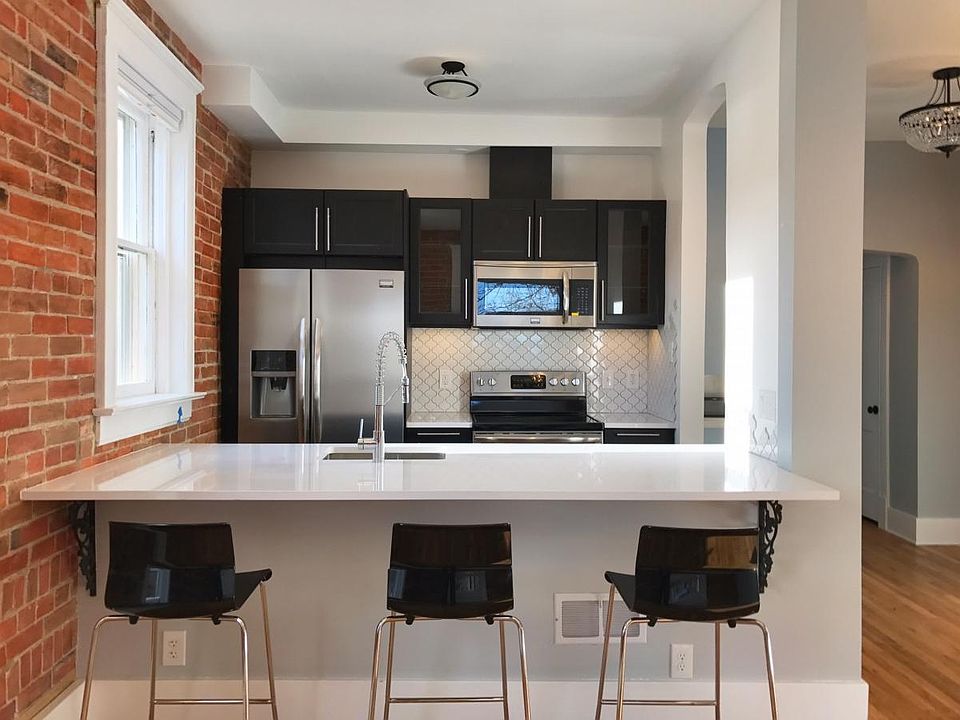kitchen island eating