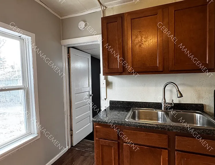 217 Vermont St — Photo 6