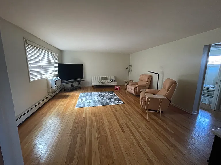 1118 Greenleaf Ave #G — Photo 2