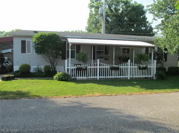 7 Maple Dr, Olmsted Falls, OH 44138