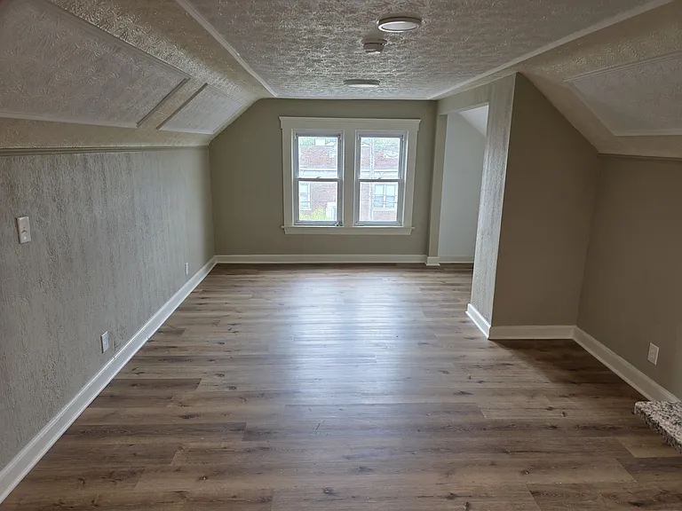 1411 W 110th St #1 — Photo 3