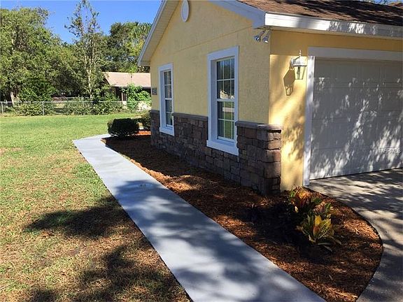 2nd image of 934 Redwood Way