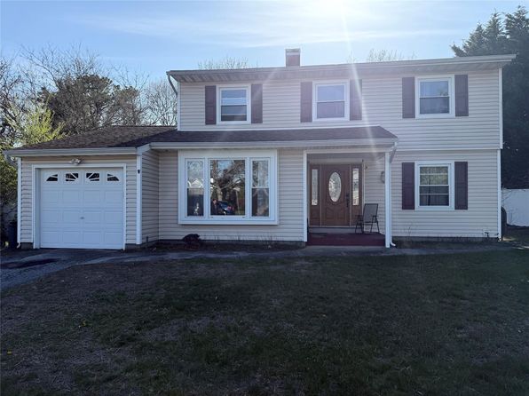 130 Greenbelt Parkway, Holbrook, NY 11741