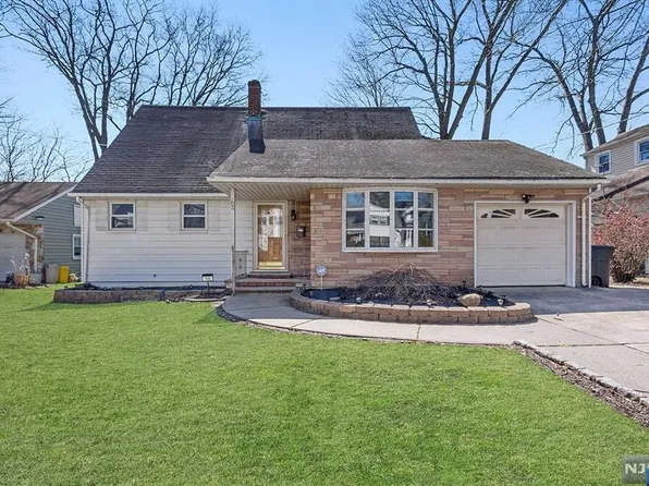 106 Stuyvesant Rd, Teaneck, NJ 07666