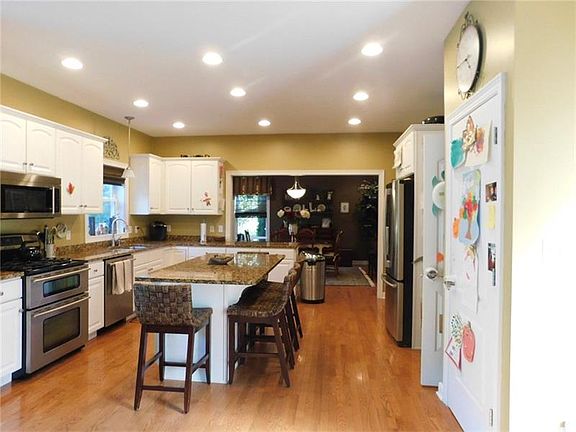 4th image of 1055 Lorenwood Dr