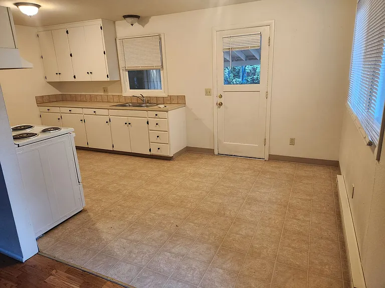 1800 NW Grant Ave — Photo 5