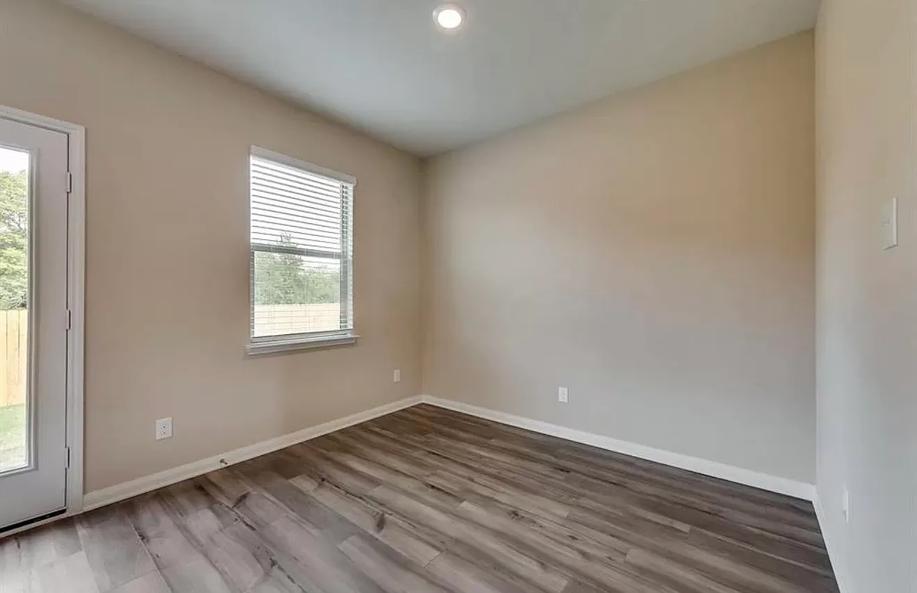 4 bed, 1811 sqft, $1,899 — Photo 1