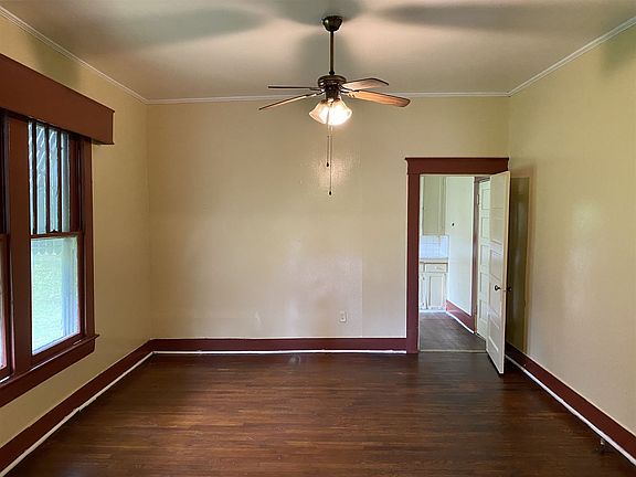 3rd image of 405 Greenwood Ave