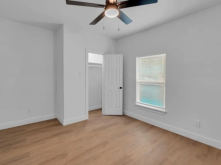 2400 Reuter Ave — Photo 18