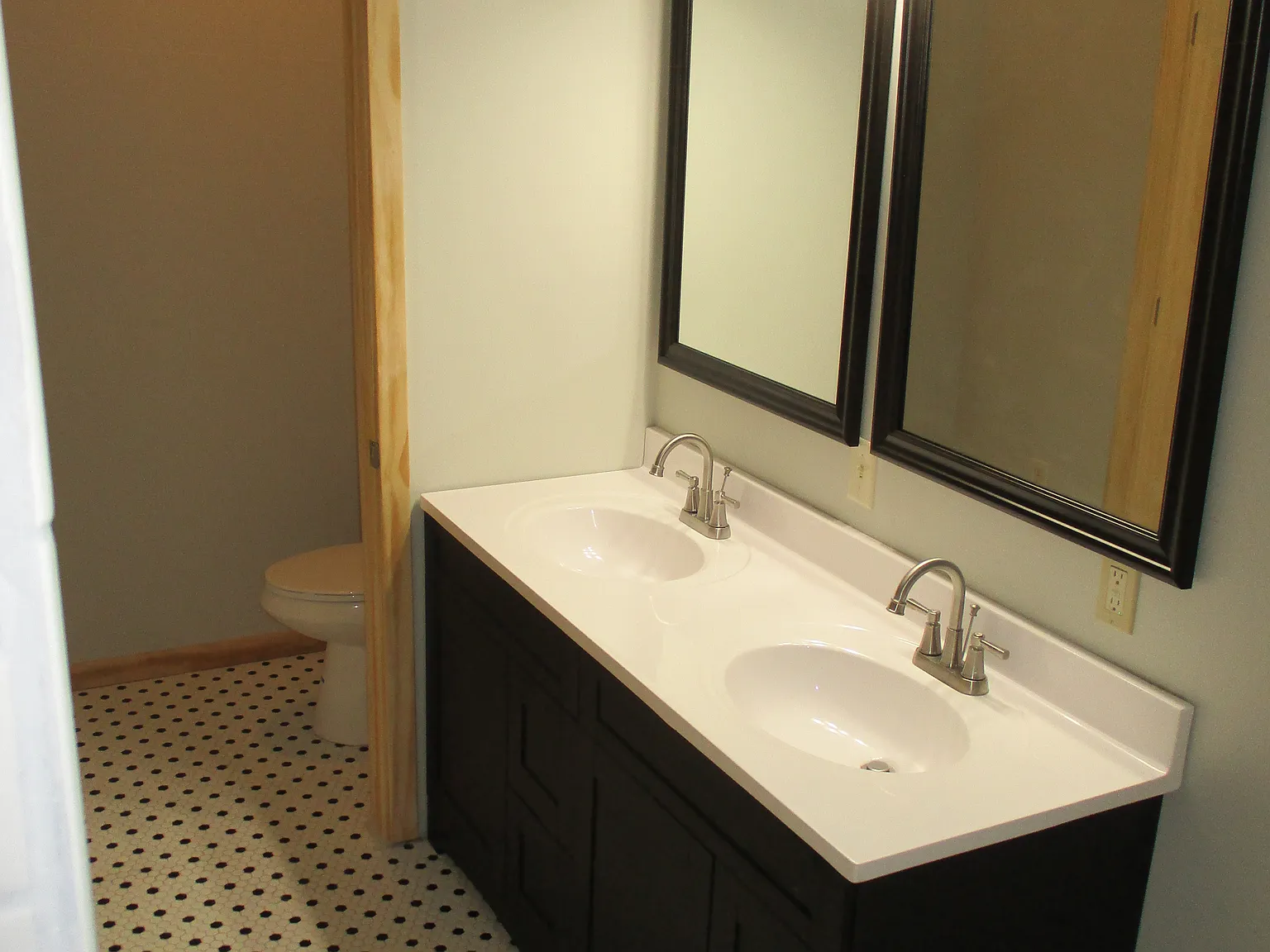 3 bed, 2.5 bath, 1800 sqft, $1,750 — Photo 2