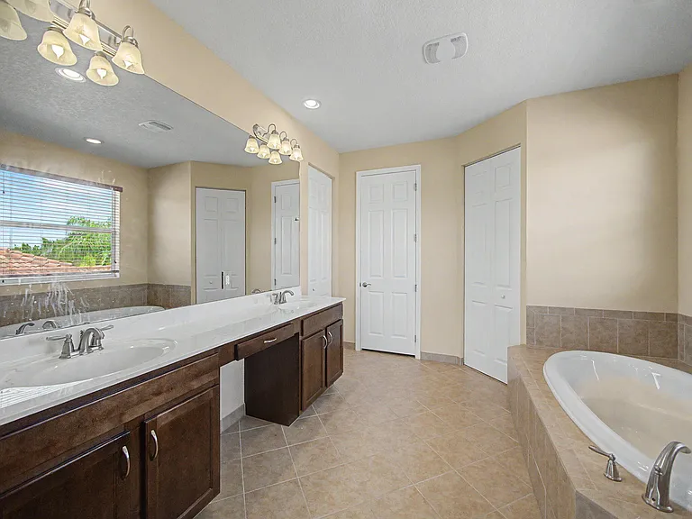 11316 SW Barton Way — Photo 18