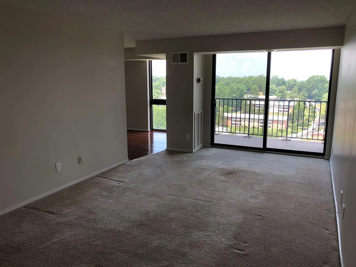Building Photo - 2300 Pimmit Dr #1207