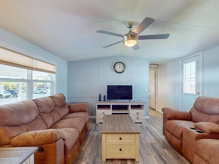 10728 Poplar St NE — Photo 13