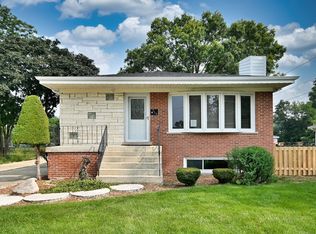 564 W Harrison Rd, Lombard, IL 60148