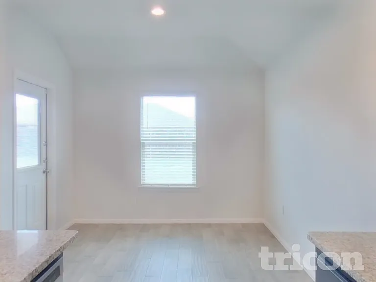 9216 Castorian Dr — Photo 3
