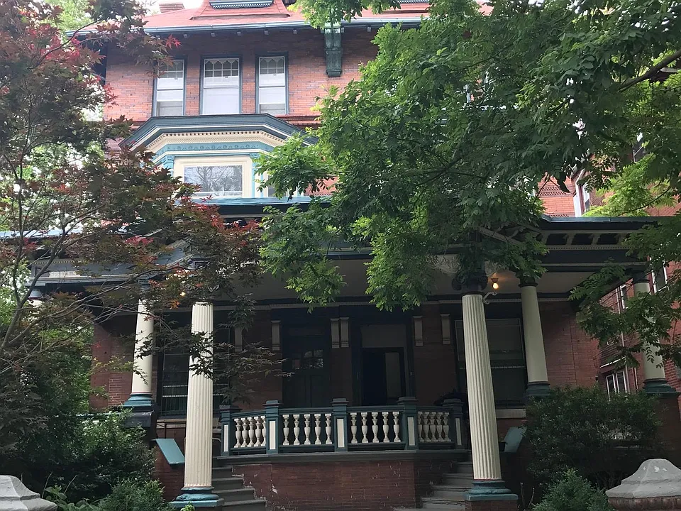 Large old victorian split into two halves (6 units on each side)