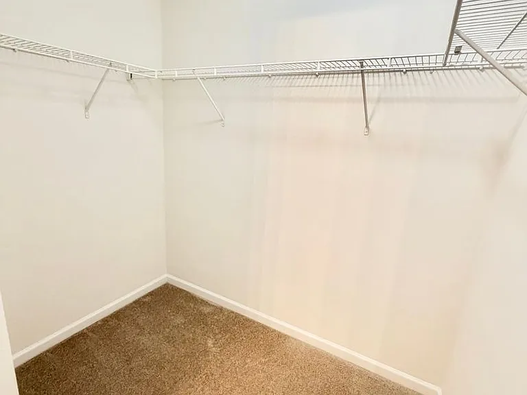 Lakeview Apartments — Photo 11